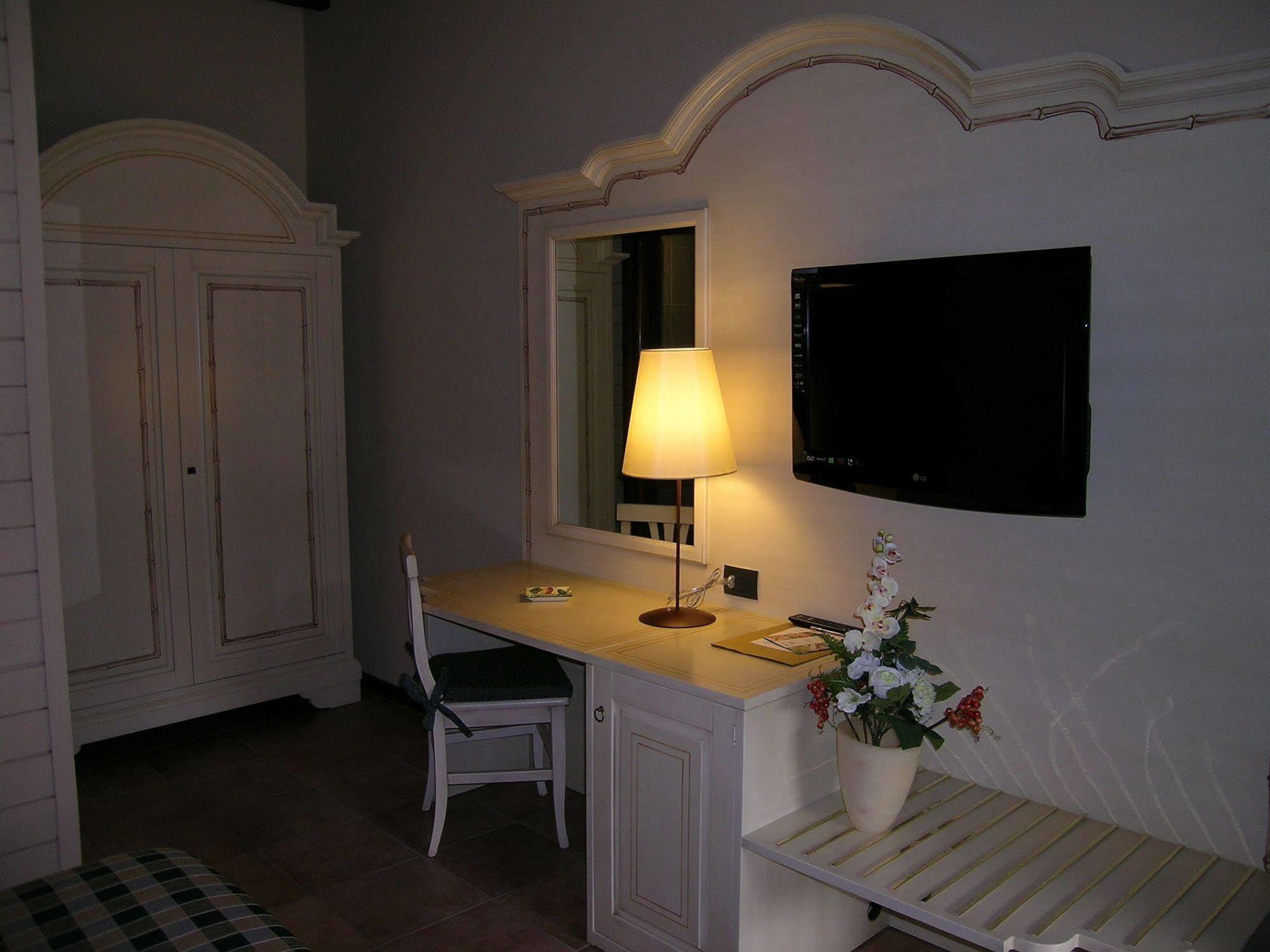 Motel 7 Laghi Castelletto Di Branduzzo Exterior photo